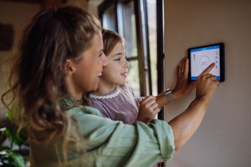 Do smart thermostats work with heat pumps